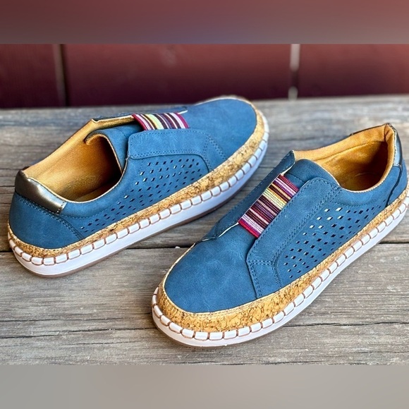 NEW Women's Vegan Leather Suede Fashion Sneakers Blue Rainbow Stretch 8M - Picture 2 of 6